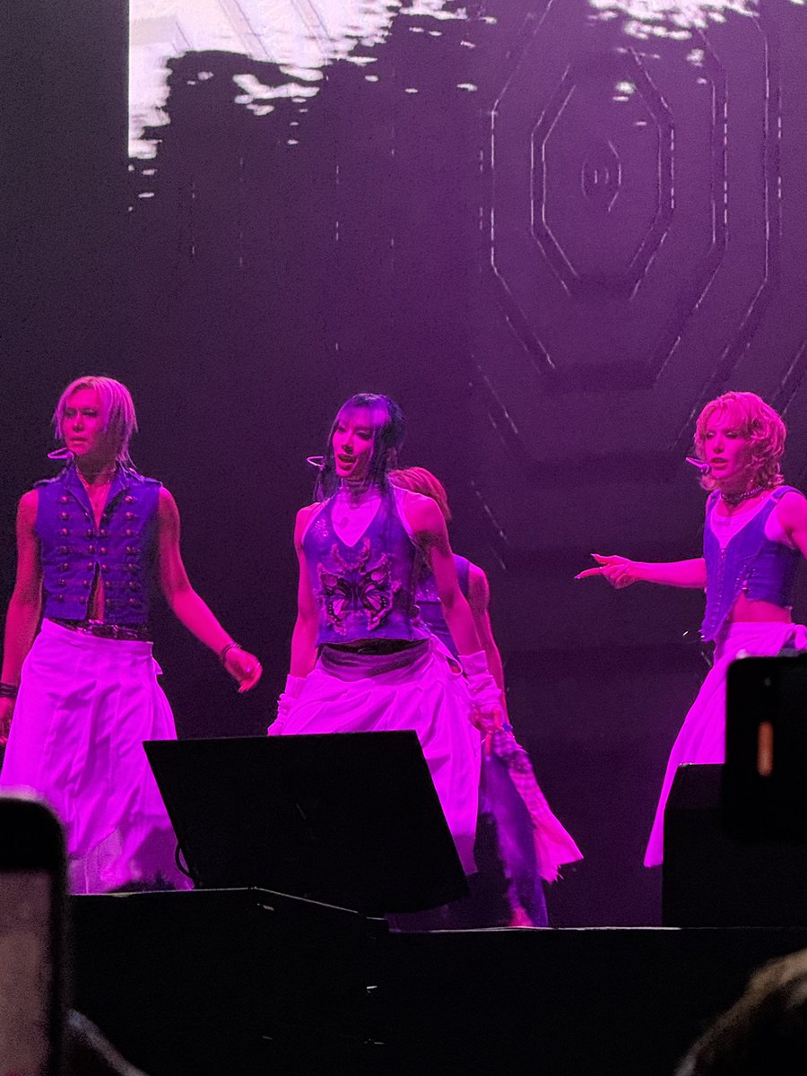 LITHZ !! IS SEEING XLOV 🐸💙❤️🩷💛 tweet media