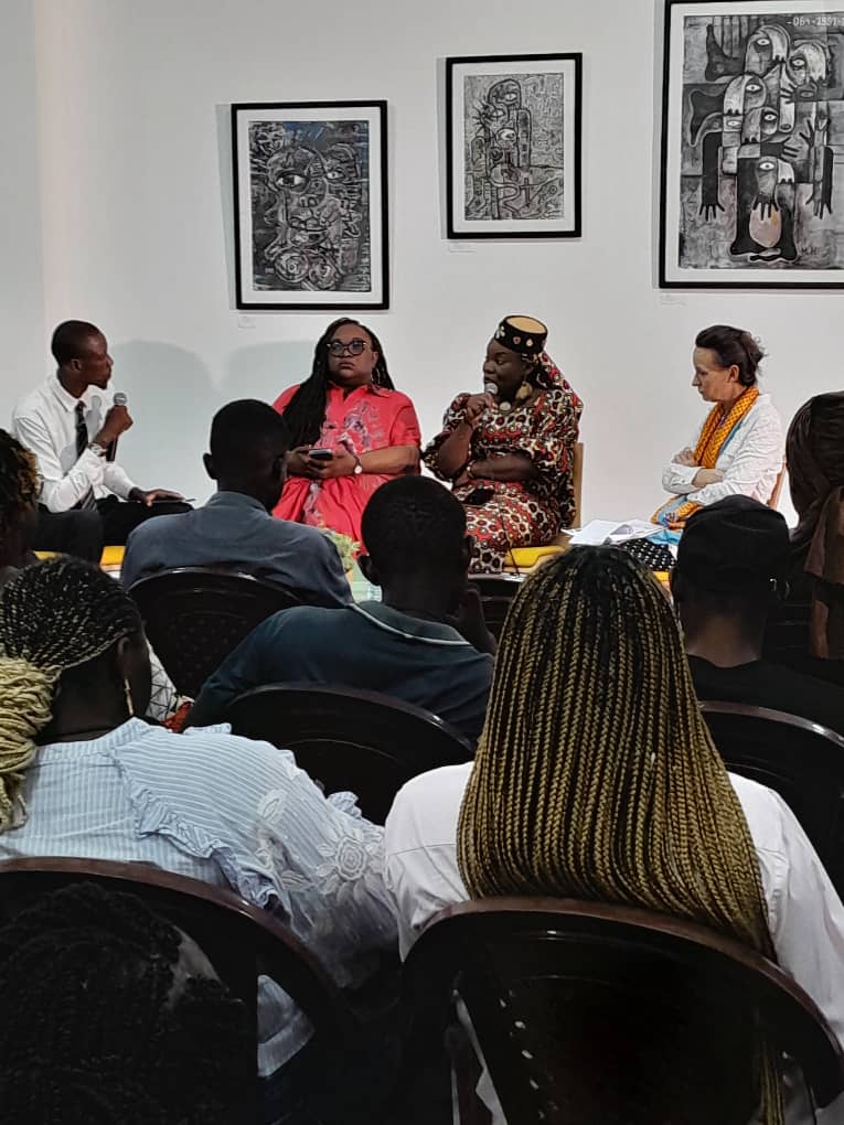 GRC_VBG's tweet photo. Retour sur la Journée de la Francophonie à l’Institut Français de Pointe-Noire ! 🇫🇷🌍
La Présidente du #GRCVBG, paneliste avec Véronique Wagner et Julia Mvila, a exploré la richesse de la langue française lors d'une table ronde animée par Yann Orion.
#Francophonie #PointeNoire https://t.co/Uc4MPNDYWz