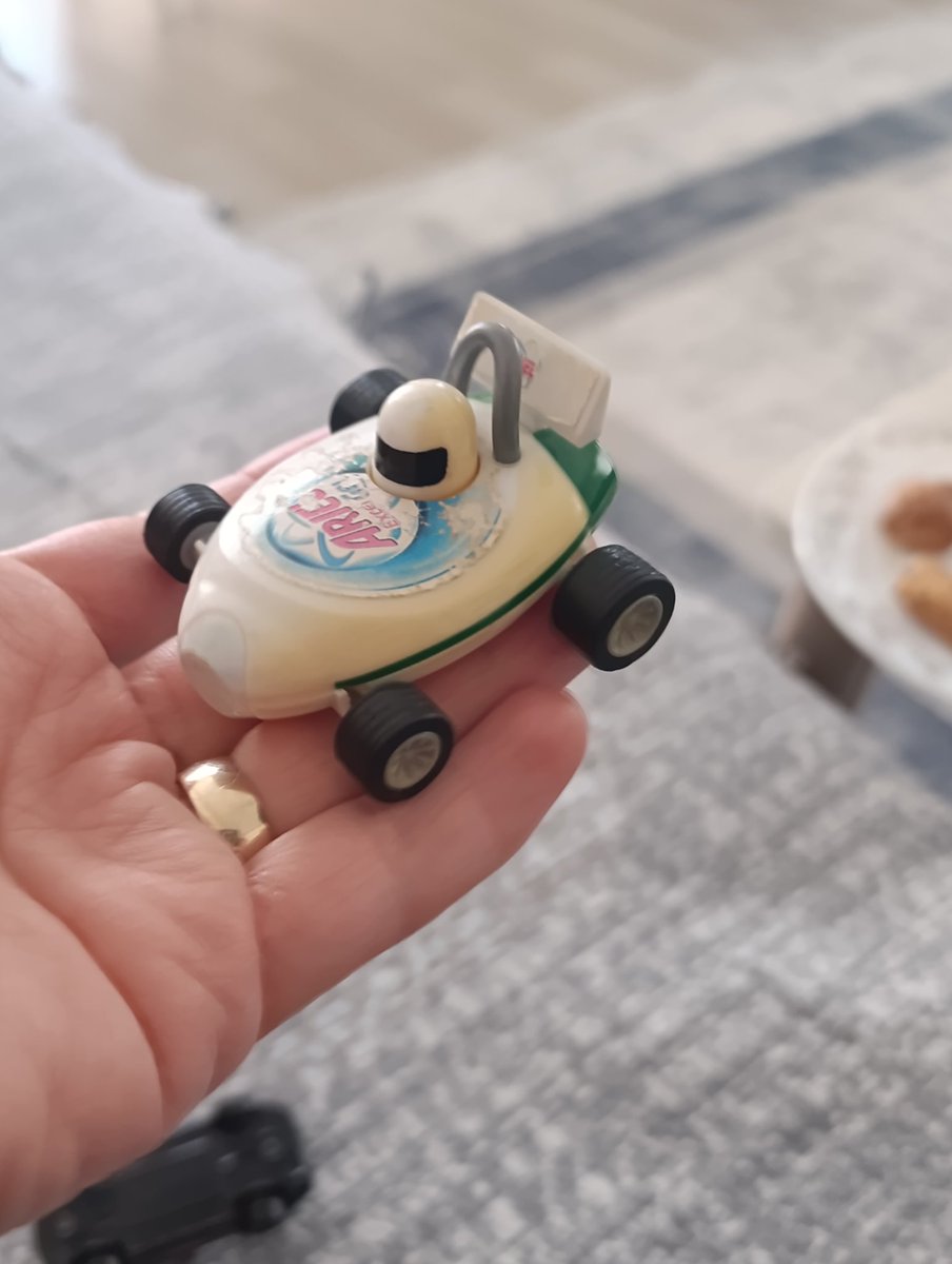 ayshemsirin's tweet image. Hot whells olmasada alın size Ariel formula 1. Ariel görse gözleri yaşarır😄 #ariel #hotwhells #proctergamble