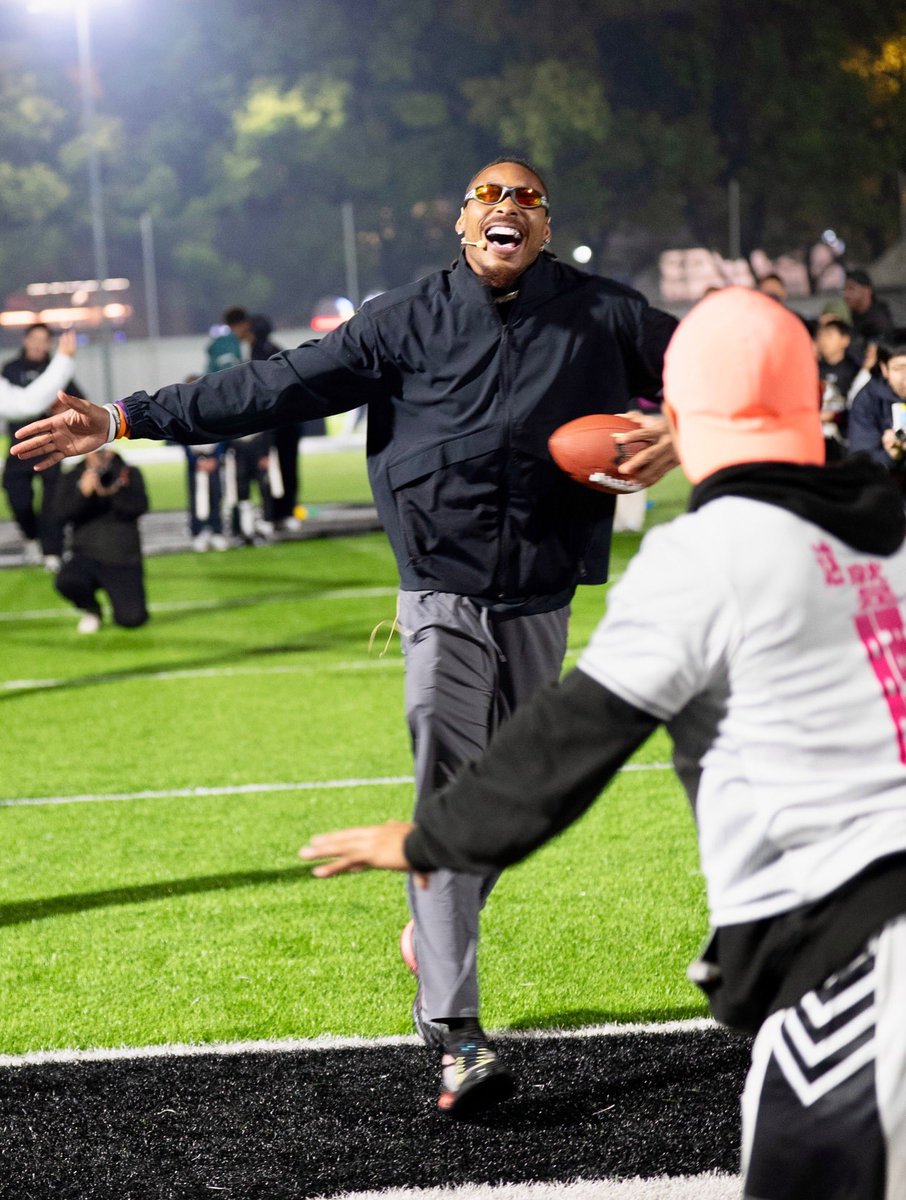vikingzfanpage's tweet image. Minnesota #Vikings star Justin Jefferson has been spending time around the world expanding the game of football, with his first stop being in Shanghai, China. JJettas is easily becoming the most likable NFL player around the world. 

📸: @UAFootball