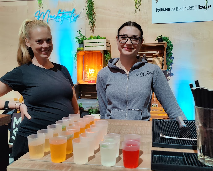 ruediloeffel's tweet photo. Heute an der #BEA im Cube (Festhalle) eine super feine alkoholfreie Bar besucht. 😊
#alkoholfrei #Mocktails #soberlife #sobriety #sober #SoberCurious #MindfulDrinking https://t.co/KQ4BaLQHky