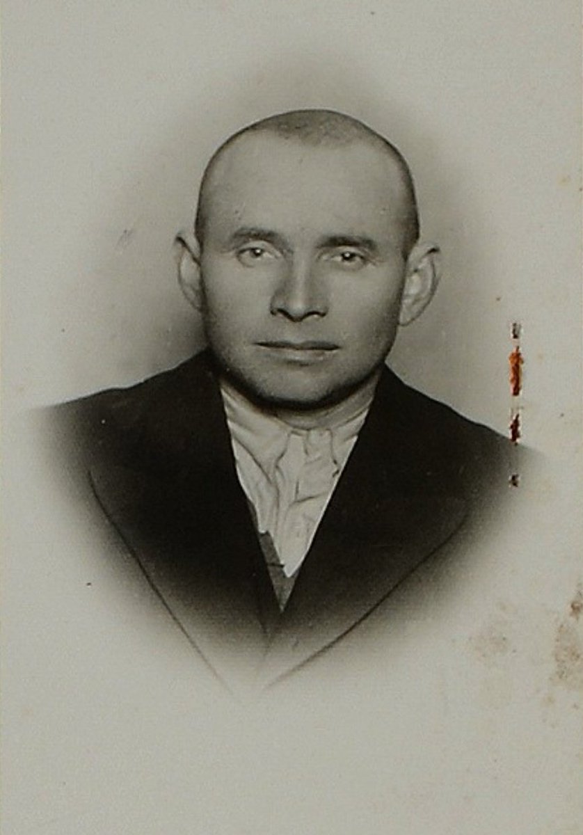 TomFromKatowice's tweet image. My name is Moszek Boruch Ajzenman✡️🇵🇱, a worker from Radom.
I was sent by #Germans to their #Death camp  #Auschwitz on April 3️⃣0️⃣, 1942 and was murdered after 6️⃣9️⃣ days on July 8 at the age of 3️⃣7️⃣ only because I was a Polish #Jew.
Please, #NeverForget me!
#Genocide 
#Holocaust