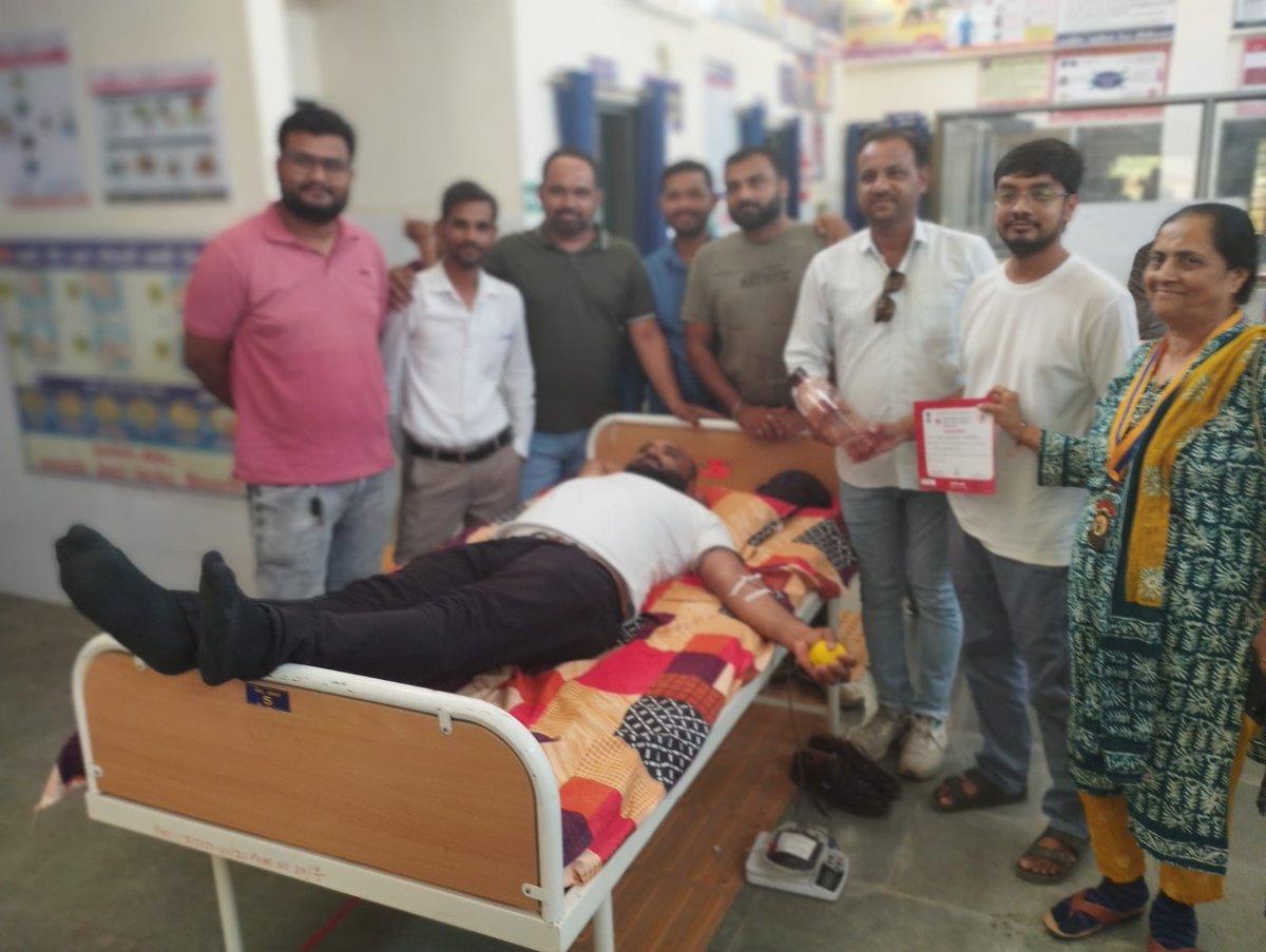 CdhoSabarkantha's tweet image. ખેડબ્રહ્મા ના ઊંચી ધનાલ PHC ખાતે યોજાયેલ રક્તદાન કેમ્પમાં વનબંધુ અંતરિયાળ વિસ્તારમાં જનજાગૃતિના પરિણામે 19 યુનિટ રક્ત એકત્રિત થયું.
ગ્રામ્ય જનતામાં વધતી જાગૃતિ અને સેવાભાવથી વધુને વધુ લોકો રક્તદાન માટે આગળ આવી રહ્યા છે.
 માનવતાની સુંદર પહેલ. 
#BloodDonation  #TribalArea #Humanity