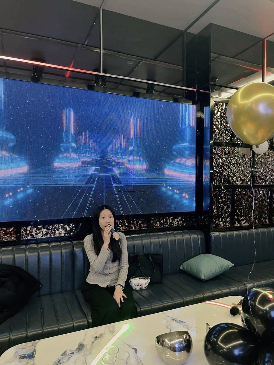 iffi_193's tweet image. Sing your heart out at [KTV店名]!  Unbeatable song lists (100k+ hits!), cozy private rooms u0026 drink deals all night. Book now for your crew’s ultimate night—no bad singers, just good vibes!  #KTVNight #SingLoud #GoodTimes