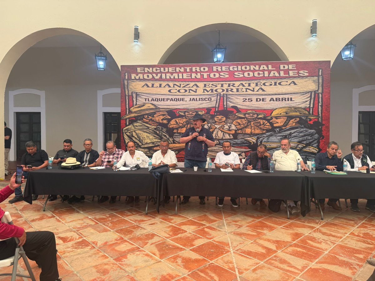 MovsConMorena's tweet photo. Encuentro regional en Tlaquepaque, Jalisco | 25 de abril

Así se fortalece una agenda que nace del pueblo y para el pueblo, con los Movimientos Sociales con Morena  junto a @PartidoMorenaMx. 

#MovimientosSociales #AlianzaPorLaTransformación https://t.co/gT9O9Vvfeb