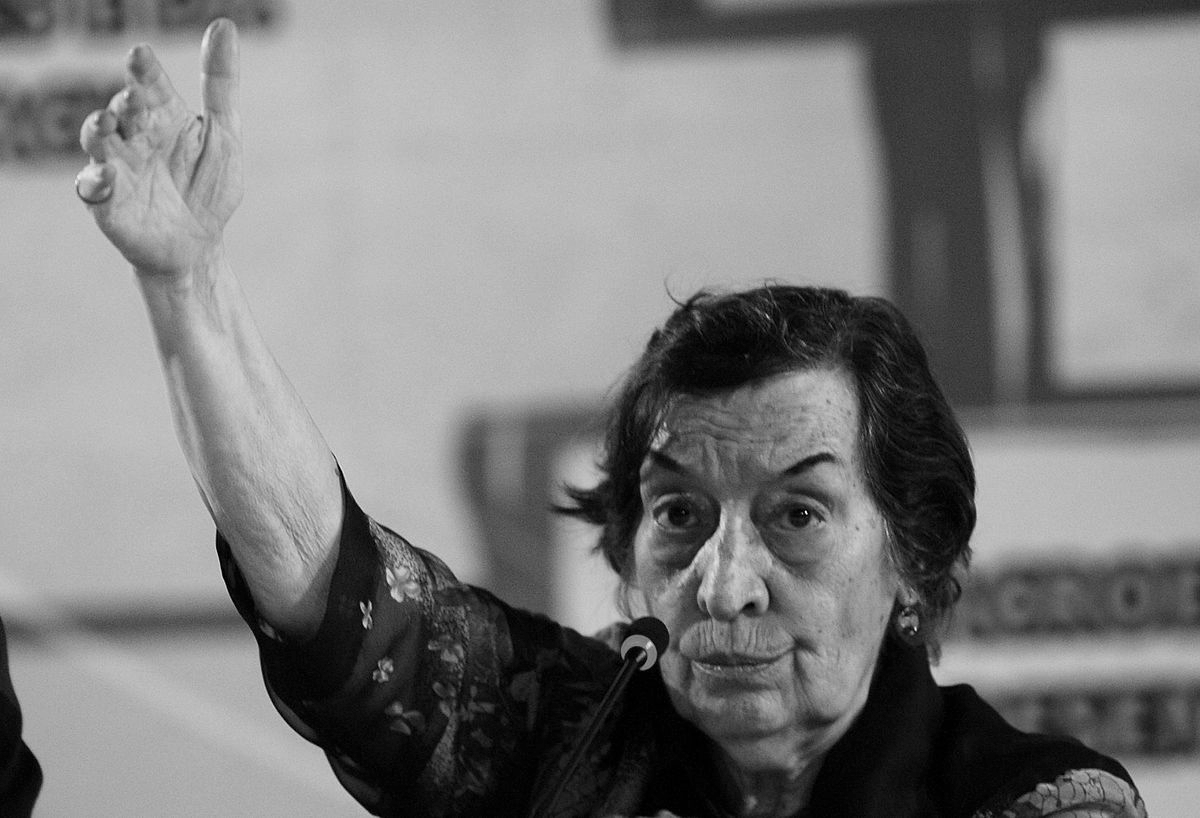 jornalnota's tweet photo. Sobre o que vivemos ontem com a derrota no Senado, a grande Maria da Conceição Tavares tinha uma frase que pra mim serve como norte pra luta política:

“Não há vitórias permanentes, nem derrotas permanentes.” https://t.co/L5r7NmL7yY