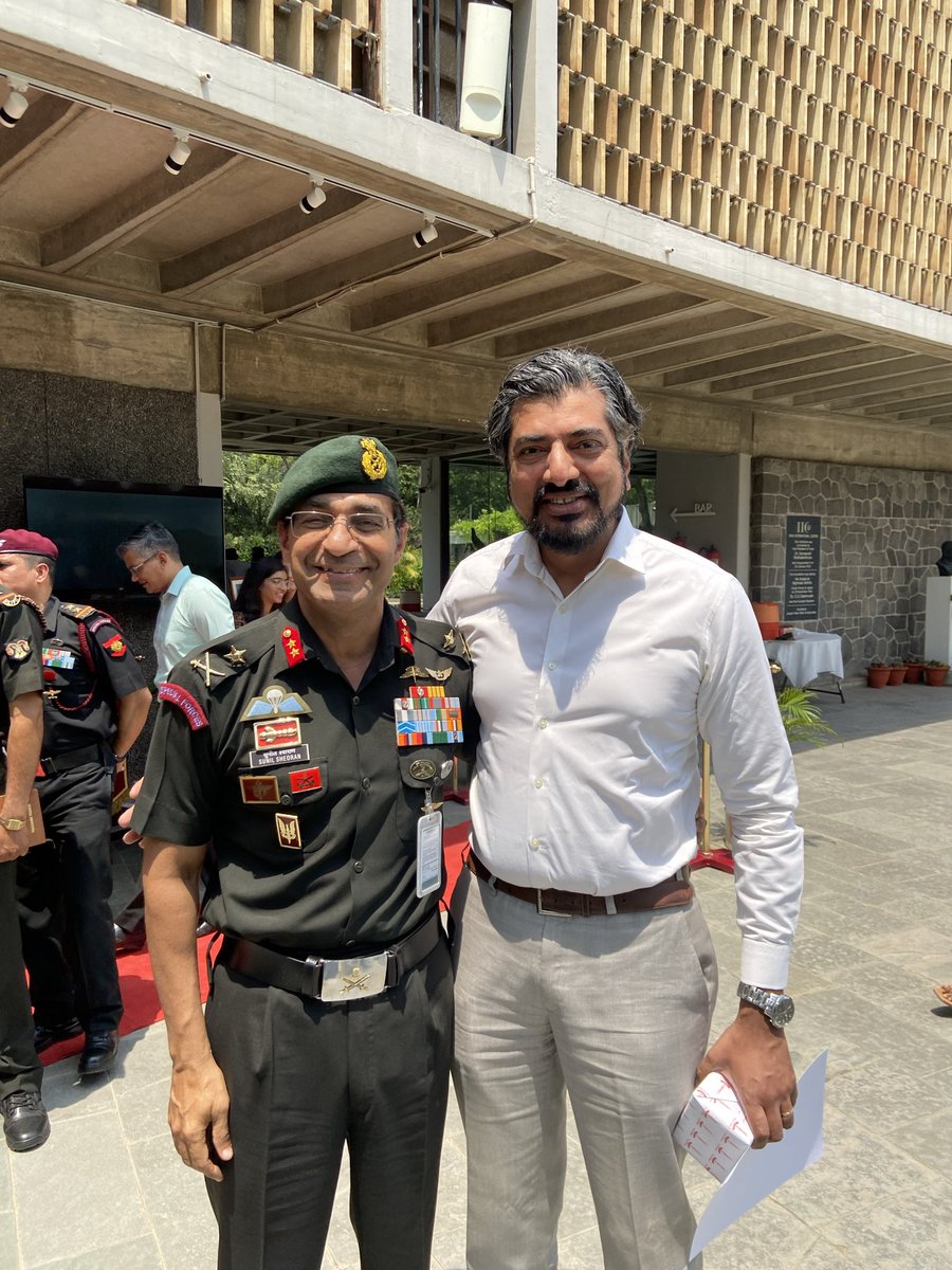 SandeepUnnithan's tweet image. Met my friend Major General Sunil Sheoran, SM**, VSM, after ages. 
The ‘bullet catcher’ as he is called. 3 Para officer. Now ADG Infantry. 
As Colonel he commanded the NSG’s 51 SAG that saved numerous lives at the Taj and Oberoi hotels in #Mumbai #26/11. Star of my first book