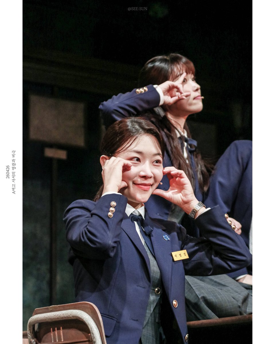 seesun_pic's tweet photo. 260426 뮤지컬 <A여고 사서의 영광과 비극> 막공 무대인사

명경 役 | #선유하
환희 役 | #김청아 https://t.co/ICDpJQXTZA