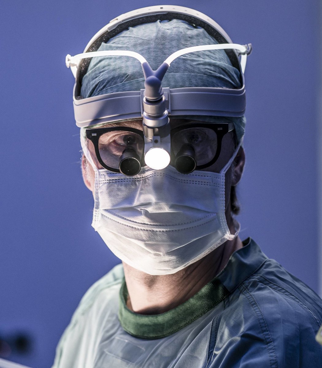 pubity's tweet photo. A recent study found that knee surgery to fix damaged cartilage can hurt the patient more than it helps them.

Patients who got surgery to fix a torn meniscus were in worse shape 10 years later than people who didn't get surgery at all and healed naturally. https://t.co/wu7P20d3l1
