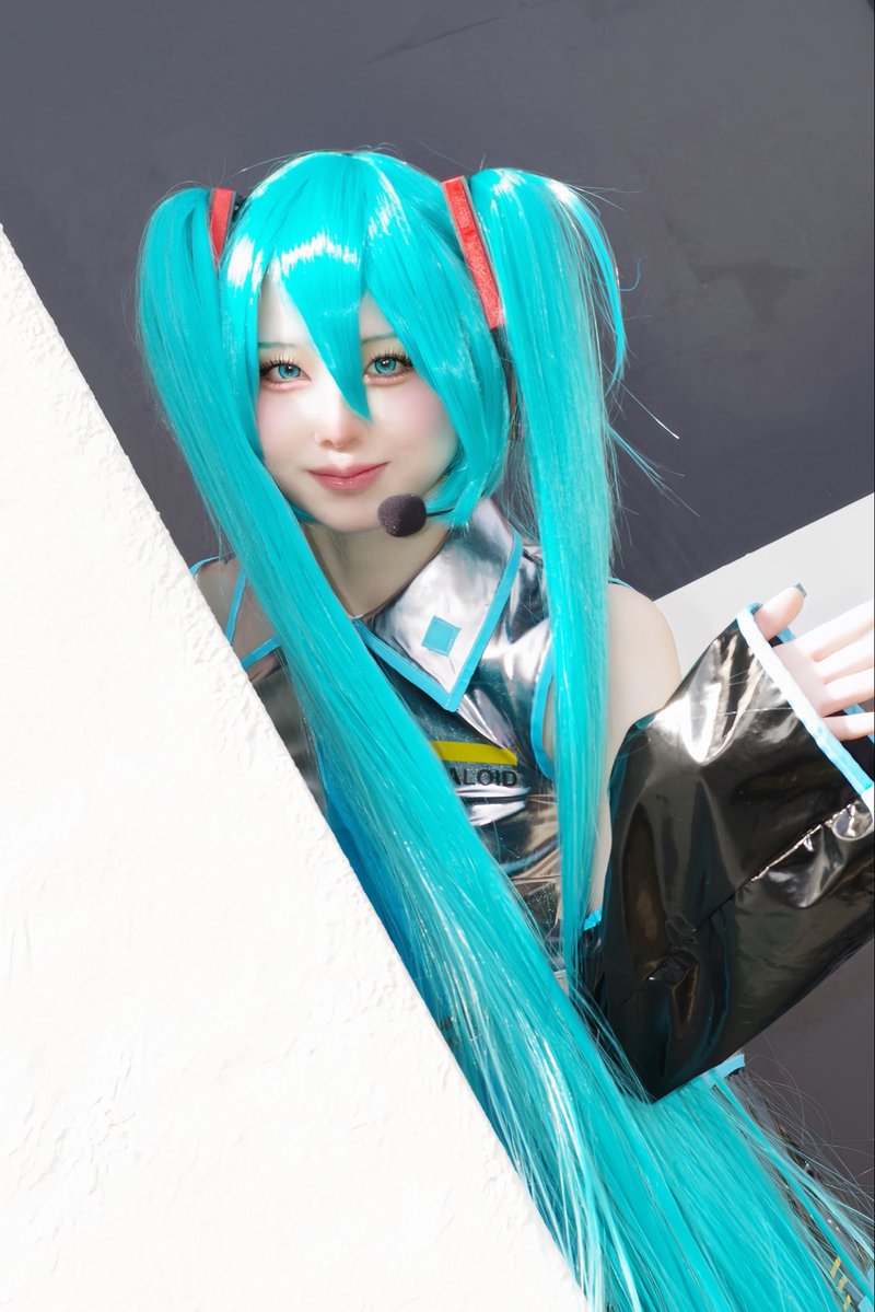 Lily tweet media