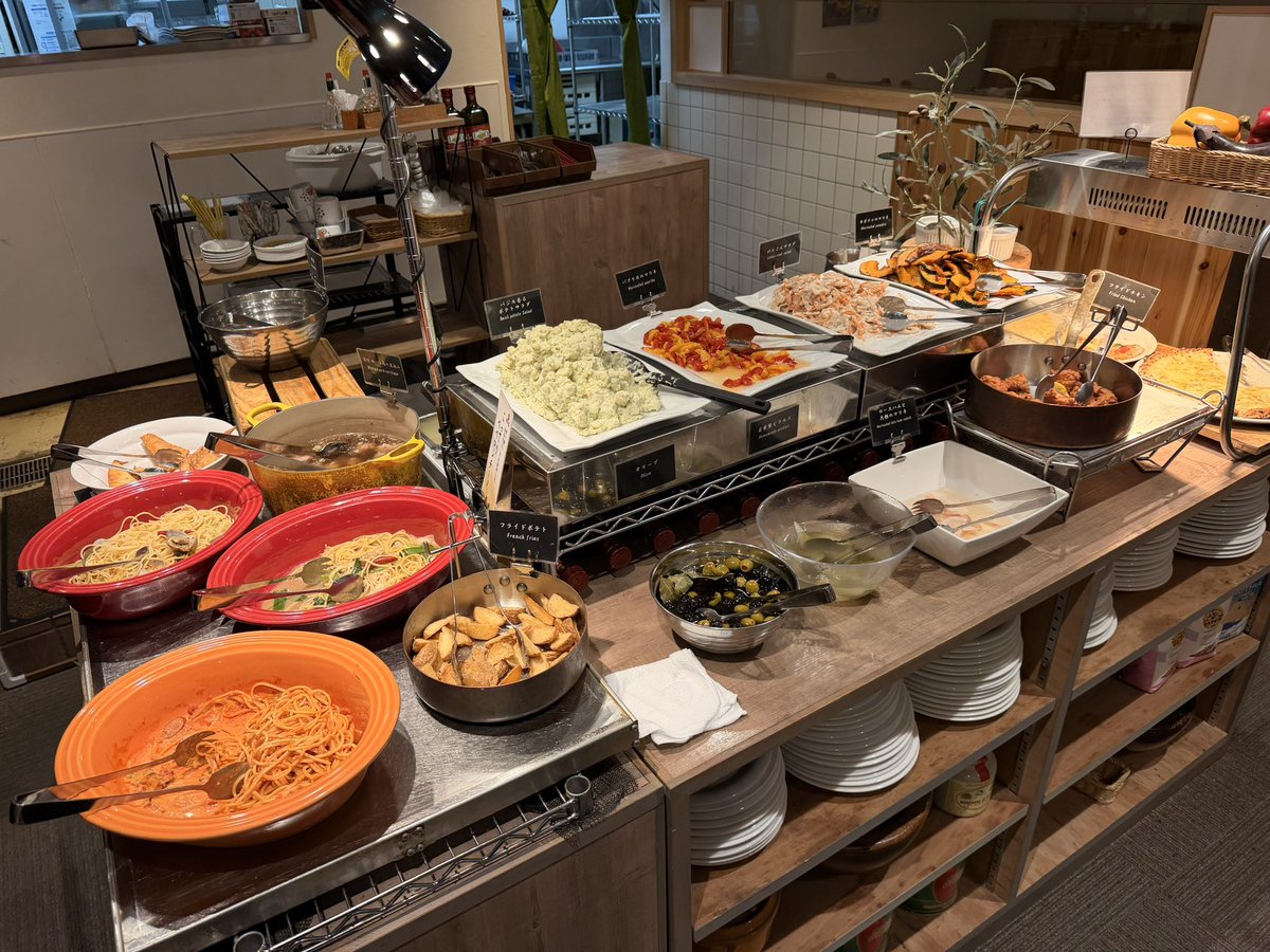 SYTB12's tweet photo. 日本で唯一、こってりペペロンチーノやこってりカレーがイタリアンバイキングで食べ放題！さすが天一グループの温浴施設や、、、 https://t.co/Thm9Jpi4v9