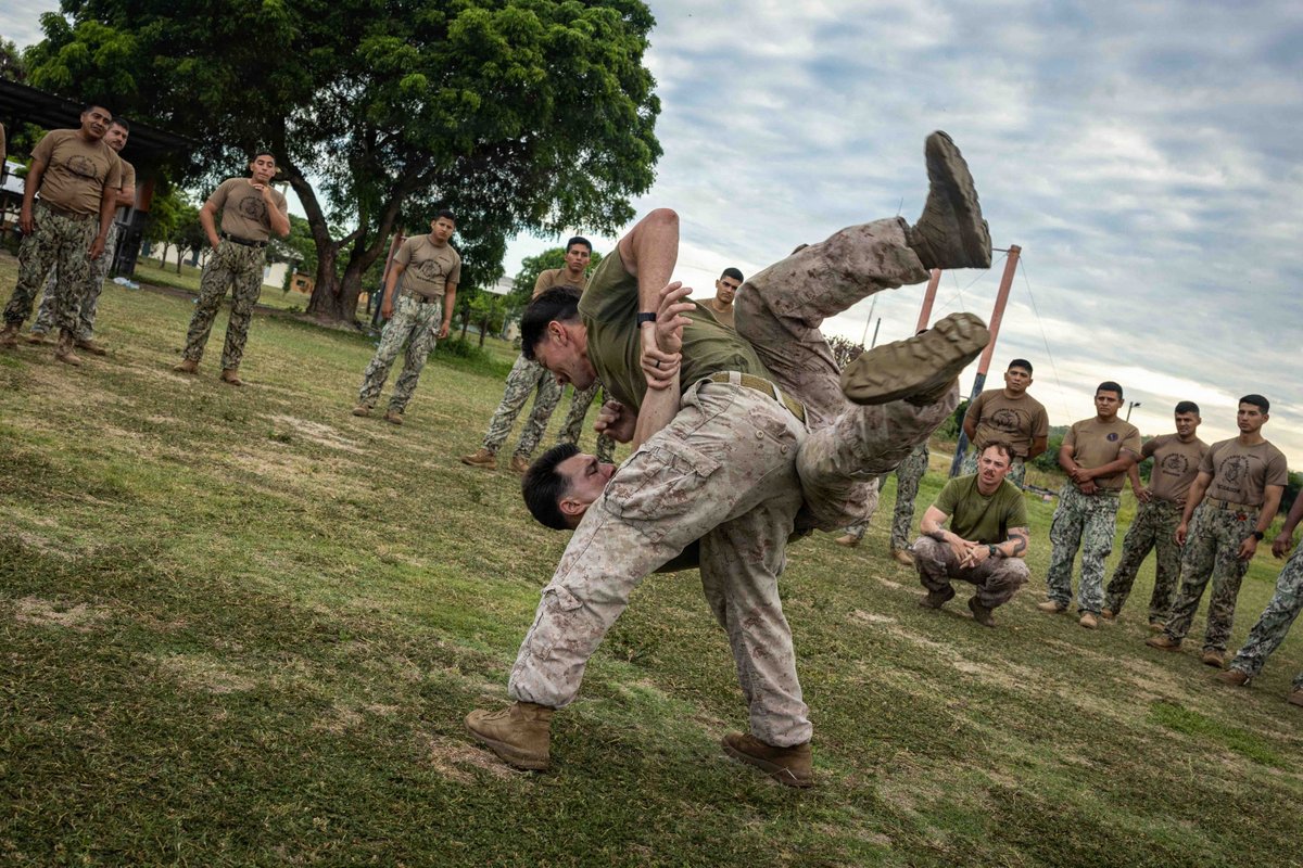 MARFORSOUTH's tweet image. U.S. Marines with Light Armored Reconnaissance Company, Battalion Landing Team 3/6, @22nd_MEU (Special Operations Capable), and Ecuadorian Marines conduct bilateral training at Naval Base Jaramijó, Ecuador, April 20, 2026, #SOUTHCOM #22ndMEU #Readiness