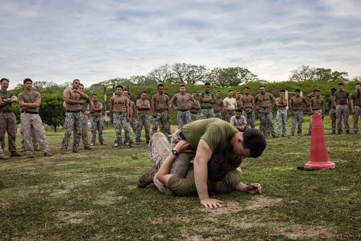 MARFORSOUTH's tweet image. U.S. Marines with Light Armored Reconnaissance Company, Battalion Landing Team 3/6, @22nd_MEU (Special Operations Capable), and Ecuadorian Marines conduct bilateral training at Naval Base Jaramijó, Ecuador, April 20, 2026, #SOUTHCOM #22ndMEU #Readiness