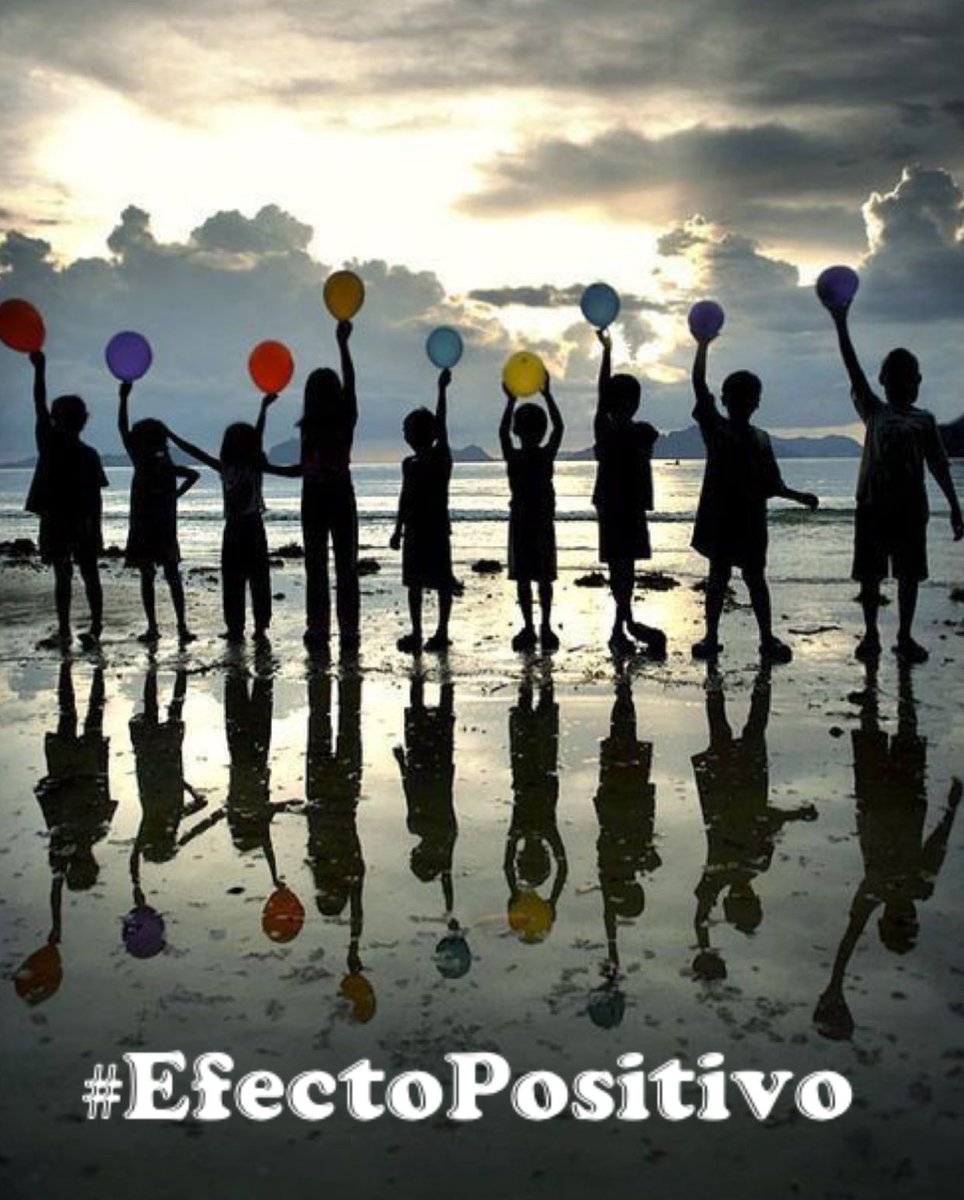 aesquinca's tweet photo. #ElPoderDelSonido 🔊 30 abril
👧🏻👦🏼🧒🏻👶🏻👧🏽
Cuando a un niño se le trata con amor, respeto y comprensión, el mundo entero se abre ante él como un jardín fértil. Sus raíces se hunden en la tierra firme de la confianza y la autoestima, y su corazón florece con la certeza de que su existencia importa. Un niño que crece rodeado de cariño y límites firmes y claros, aprende a amar sin miedo, a fallar sin vergüenza y a soñar sin pedir permiso. 
En cambio, un niño que es ignorado, que no recibe afecto ni guía o que es maltratado física o mentalmente, camina por la vida como quien cruza un bosque sin mapa: con miedo, con heridas invisibles y con una profunda duda sobre su valor.
La diferencia entre ambos no está en su inteligencia ni en sus talentos, sino en la manera en que fueron vistos y tratados. El primero aprende que puede confiar en los demás, en el mundo y sobre todo, en sí mismo; El segundo, muchas veces, aprende a sobrevivir en lugar de vivir y puede ir lastimando a otros en su camino. 
Y sin embargo, todos los niños, incluso los heridos, guardan una chispa sagrada que puede encenderse con una sola mirada cálida, con una sola palabra justa, con un solo gesto de fe o un abrazo sincero.
Cada niño amado, es una posibilidad de paz futura, de un profesionista ejemplar, honesto, trabajador y necesario, de un ser humano bueno y completo dispuesto a hacer de éste, un mundo mejor. Cada niño respetado es una semilla de humanidad en su forma más pura. Porque cuando tratamos bien a un niño, no solo estamos cuidando su presente: estamos moldeando el mundo que vendrá para todos. 
En este Día del Niño, más que celebrar, recordemos: un niño no necesita cosas materiales. Necesita ser visto, ser escuchado y ser amado con LÍMITES y VALORES. Porque ahí es justo en donde todo comienza.
MUY BENDECIDO #DiaDelNiño 🙏🏻🚗🧸🎀