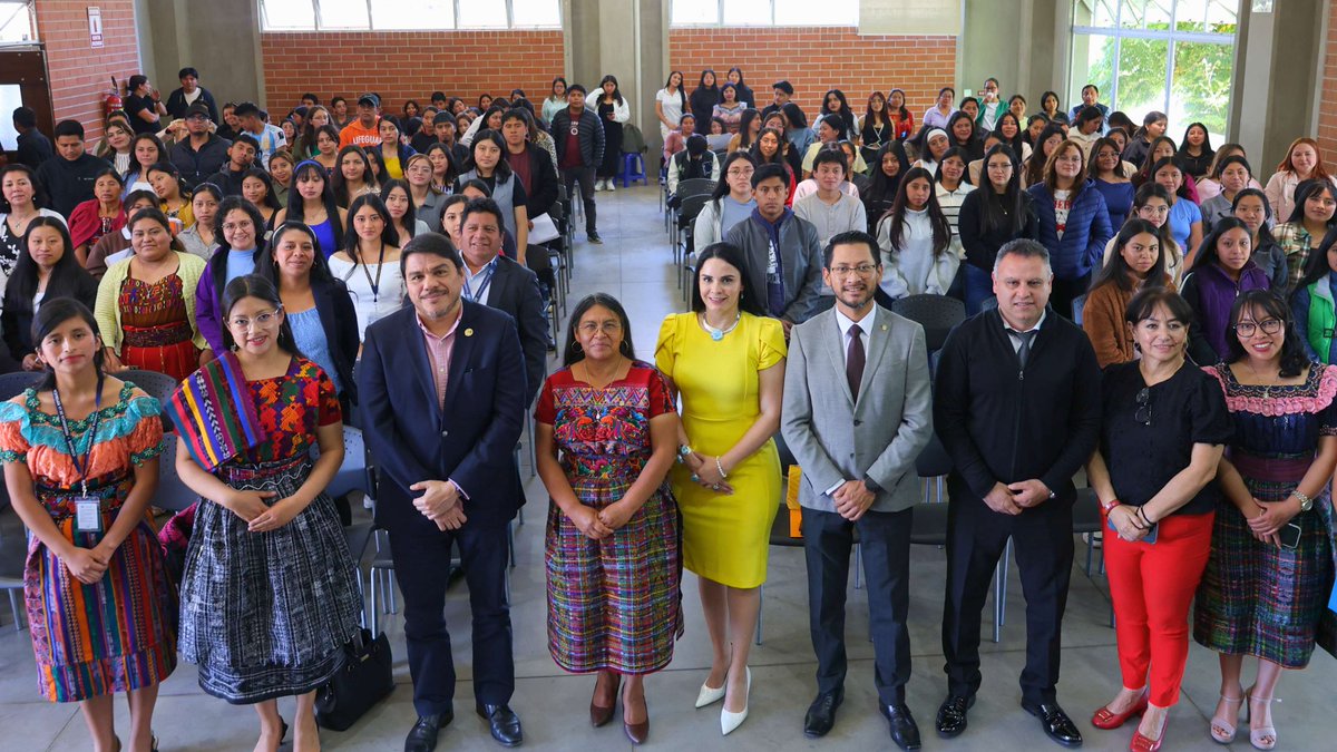 U_Landivar's tweet photo. En el marco de la conmemoración de los 40 años de vida democrática y los 30 años de la firma de los Acuerdos de Paz en Guatemala, promovimos un espacio de diálogo en nuestro Campus en Quiché,  en conjunto con @FundaEsquipulas y @UNFPAGuatemala. 🙌

#SoyLandívar https://t.co/a4oMAb3FDJ