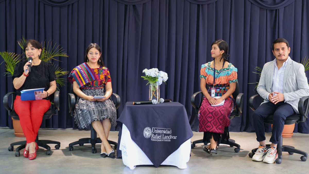 U_Landivar's tweet photo. En el marco de la conmemoración de los 40 años de vida democrática y los 30 años de la firma de los Acuerdos de Paz en Guatemala, promovimos un espacio de diálogo en nuestro Campus en Quiché,  en conjunto con @FundaEsquipulas y @UNFPAGuatemala. 🙌

#SoyLandívar https://t.co/a4oMAb3FDJ