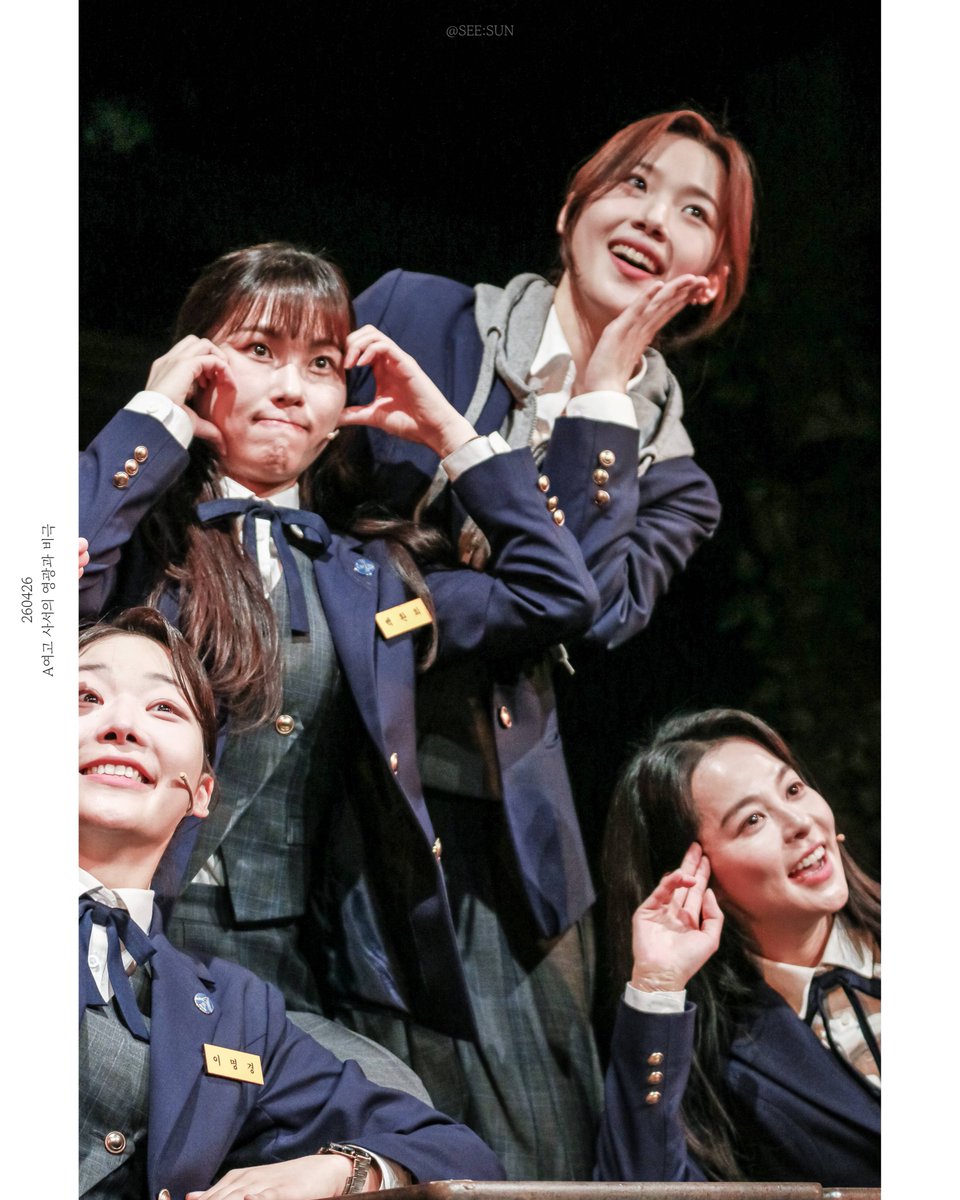 seesun_pic's tweet photo. 260426 ��지컬 <A여고 사서의 영광과 비극> 막공 무대인사

명경 役 | #선유하
지수 役 | #김주연
수영 役 | #최민경
환희 役 | #김청아 https://t.co/QIiKZjgCSl
