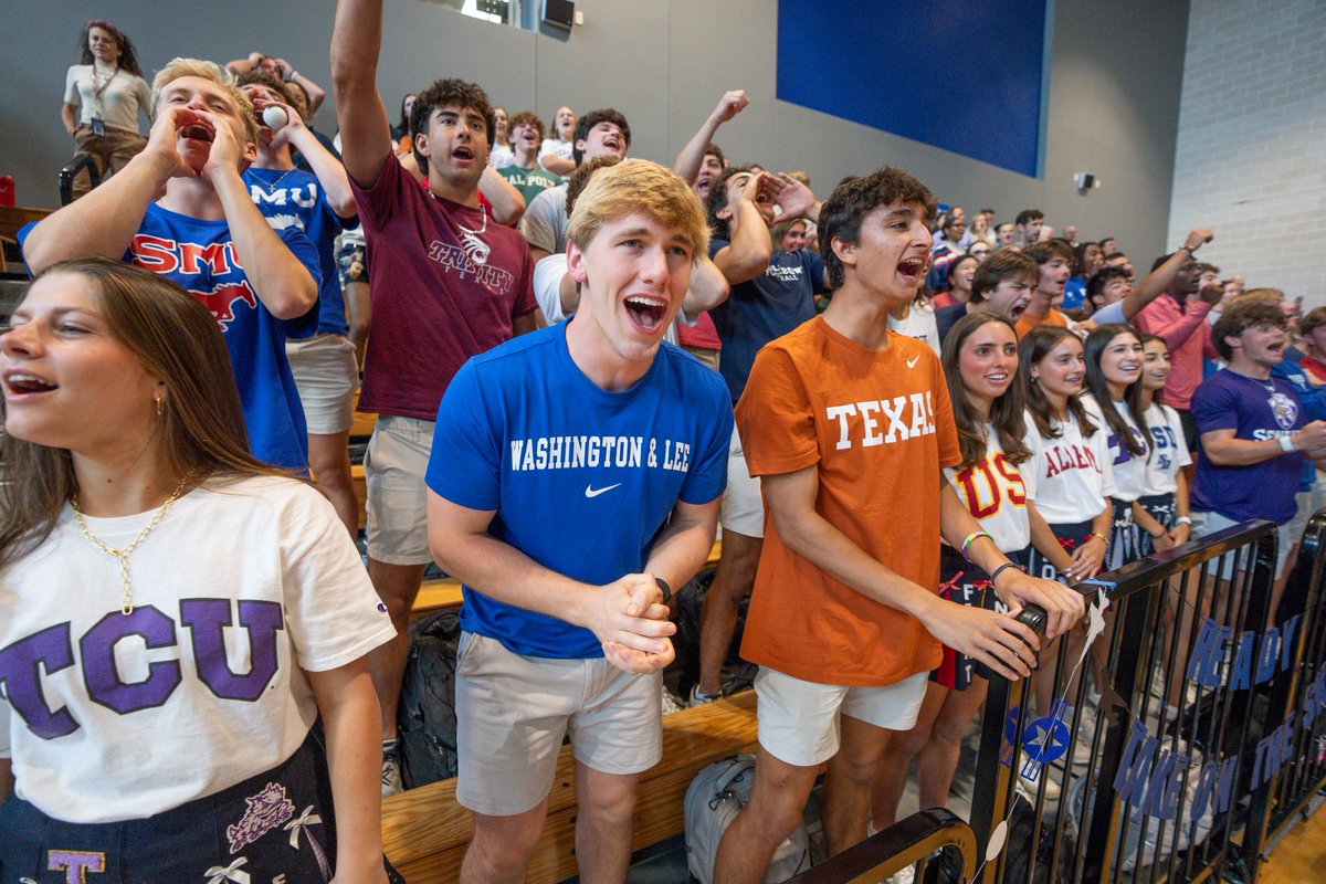 EHSHouston's tweet photo. 💙Let’s show up to support our Knights and keep the competition alive! Winding up to bring home more SPC trophies! #KnightsStandOut💙 https://t.co/Dvg5oQF0wz