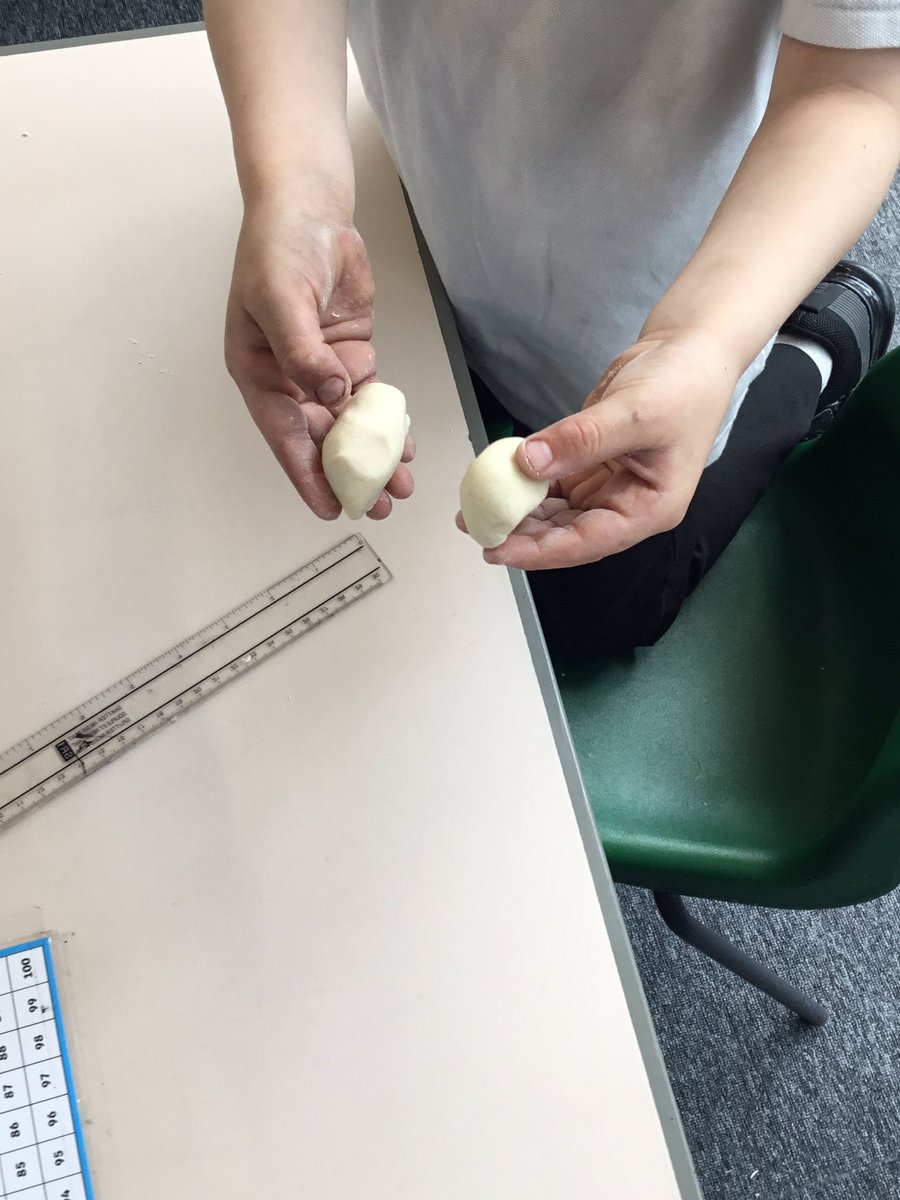 BentleyWestWS2's tweet photo. What a fun maths lesson year 1 have had today! The children have been learning about fractions. We started by cutting a birthday cake in half and then cutting play dough shapes into two equal parts. #BWMaths https://t.co/rSRiagOsht