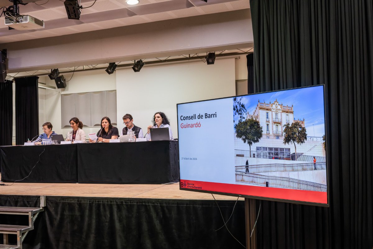 PSC_HG's tweet photo. Dilluns vam celebrar el Consell de Barri del Guinardó, on la regidora va escoltar al veïnat i va parlar de les obres de Torre Garcini, de la incorporació d'elements esportius i lúdics a l'espai públic o de la transformació dels patis de Torrent d'en Melis, entre altres! 🌹 https://t.co/HIjCyyiD87