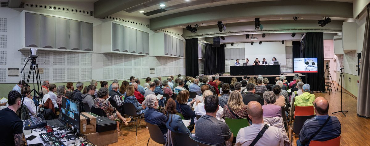 PSC_HG's tweet photo. Dilluns vam celebrar el Consell de Barri del Guinardó, on la regidora va escoltar al veïnat i va parlar de les obres de Torre Garcini, de la incorporació d'elements esportius i lúdics a l'espai públic o de la transformació dels patis de Torrent d'en Melis, entre altres! 🌹 https://t.co/HIjCyyiD87