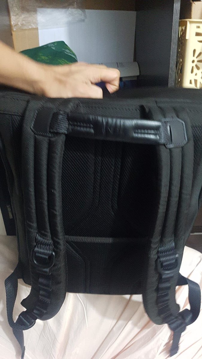 unhoelli's tweet image. #wts backpack brand TUMI. harga beli 12jt, mau jual cepat 9jt aja !! #tumi #backpack #jualcepat