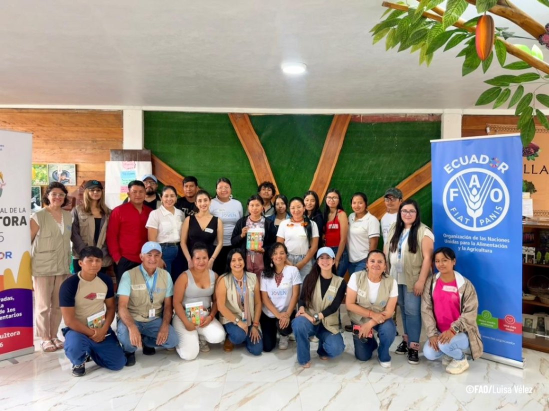 FAOEcuador's tweet photo. #EmpleoAgroJOVEN | 57 jóvenes de Manabí y Napo participaron en talleres territoriales enfocados en finanzas rurales, gobernanza, rutas seguras y CLPI, como componentes clave para la implementación de modelos de negocio sostenibles en la cadena de valor del cacao agroforestal. https://t.co/hdruJzK6lr