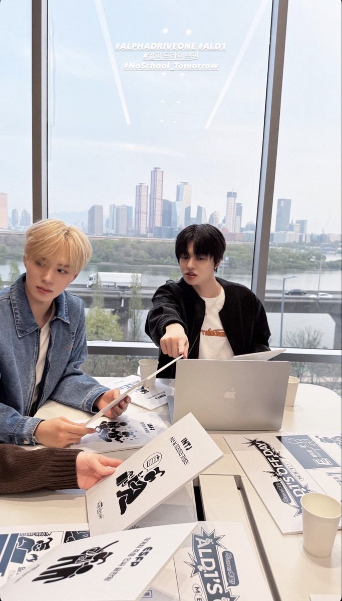 hhh_sss53's tweet photo. 기대돼 https://t.co/dTYbZj305y