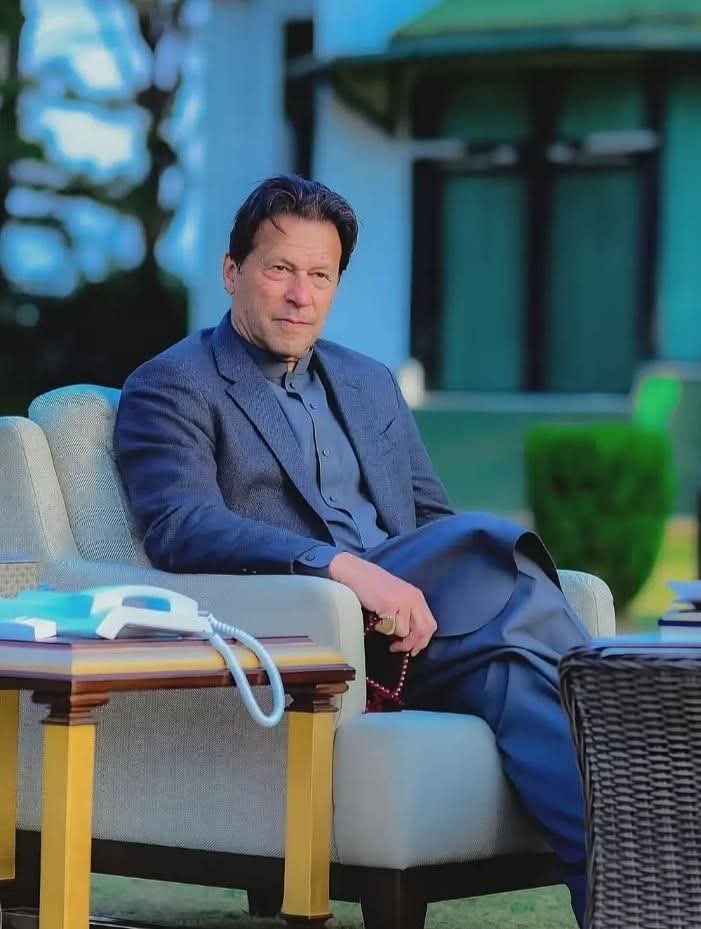 MNasirkhAn__'s tweet photo. مجھے نفرت ہے عمران خان سے 3 سال حکومت کرنے کے باوجود بھی بیرون ملک جائداد نہی بنا سکا ایسے نالائق کو 25 سال قید ہونی چاہیے😏

#imrankhan 
#releaseandtreatimrankhan 
#Pakistan https://t.co/YYjRi4Vos7