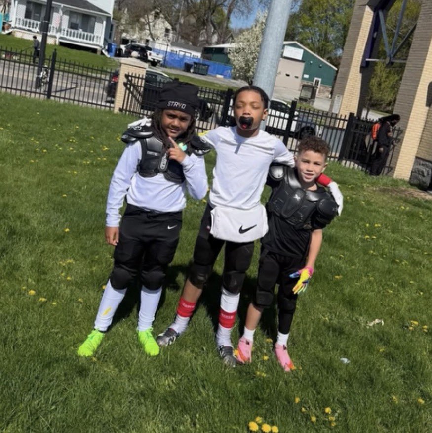 CoachCashJr's tweet photo. 7u Movie Boyz Lead By 
Baby Goat Zarr And The alien 👽 
#youthfootball #585 https://t.co/dbF3RTHAPa