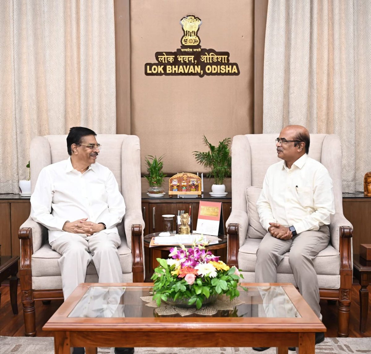 Hon’ble Vice-Chancellor of Vikram Dev University, Jeypore Prof. Hrushikesh Senapati met with His Excellency Mr.Haribabu Kambhampati for a meaningful discussion on advancing higher education and innovation.