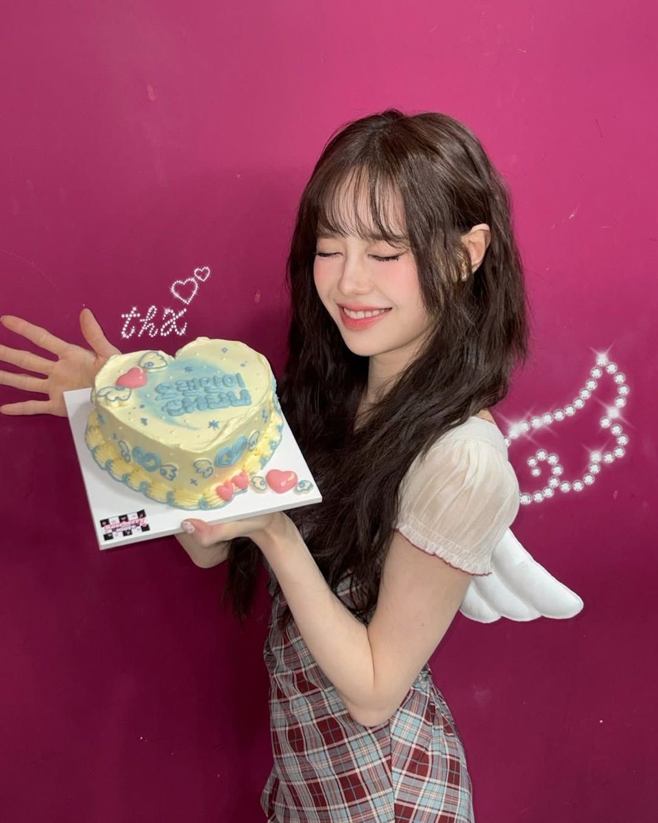 birthday girl! *ੈ✩‧₊˚ tweet media