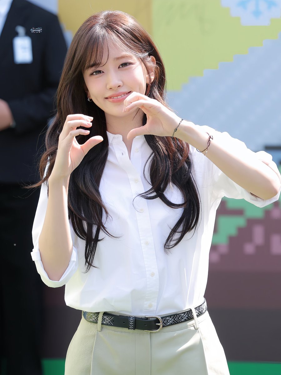 yj_ tweet media