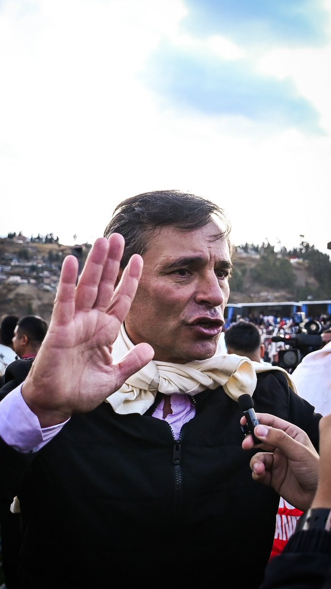 📝 Franco Velazco: "Fabián Bustos es un tremendo técnico, fue el campeón del centenario. Respetamos que hoy tenga una relación contractual, por lo cuál no correspondería poder emitir un juicio sobre negociación".