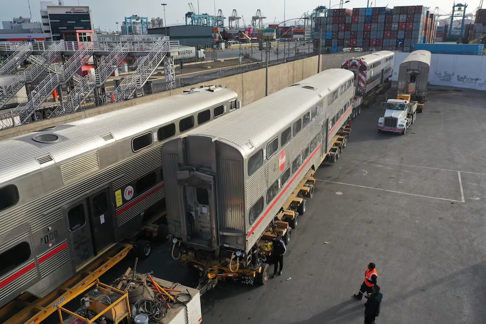 #ATENCION ¡TRENES AL CHATARREO!
Pasaron 18 días y los "trenes modernos" de Rafael López Aliaga NUNCA FUNCIONARON. Así te engañó ese miserable sujeto que sigue jodiendo con el tema del fraude. Usó la plata de los limeños para traer basura. ¡TE ENGAÑO, HAY QUE DECIRLO!

Tags: