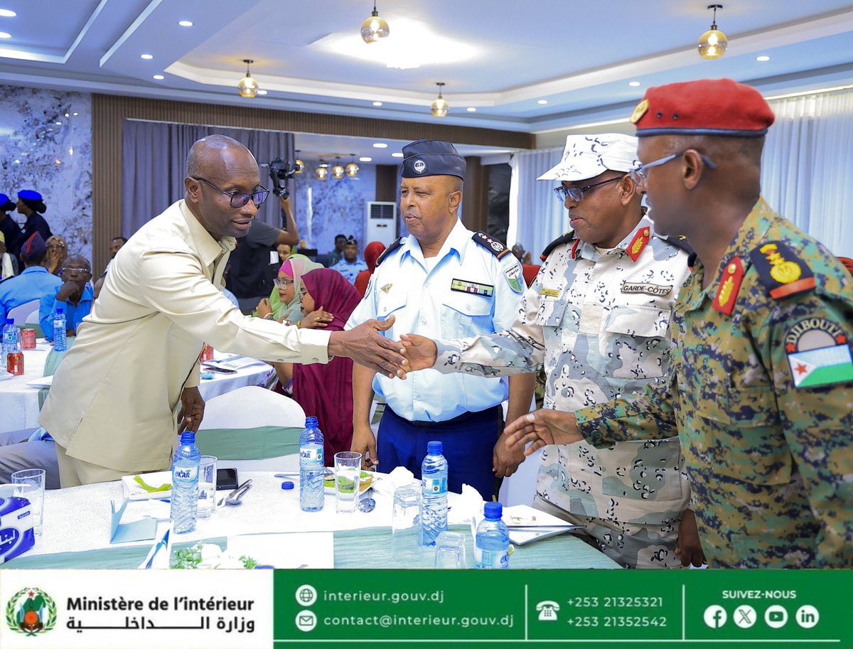 Min_Int_Djib's tweet photo. ✅ Dans son allocution,𝙎𝙤𝙣 𝙀𝙭𝙘𝙚𝙡𝙡𝙚𝙣𝙘𝙚 𝙈𝙤𝙣𝙨𝙞𝙚𝙪𝙧 𝙎𝙖𝙞𝙙 𝙉𝙤𝙪𝙝 𝙃𝙖𝙨𝙨𝙖𝙣 a tenu à exprimer ses félicitations les plus sincères à l'égard de toutes les équipes déployées, soulignant la qualité de leur travail et leur sens élevé des responsabilités. Il a rappelé que la réussite d'un processus électoral transparent repose avant tout sur le professionnalisme et le dévouement des hommes et des femmes qui servent l'État.

✔️ Cet événement inédit traduit la volonté du 𝐌𝐢𝐧𝐢𝐬𝐭è𝐫𝐞 𝐝𝐞 𝐥'𝐈𝐧𝐭é𝐫𝐢𝐞𝐮𝐫 de valoriser l'engagement de l'ensemble de ses cadres, agents et partenaires institutionnels.

2/2