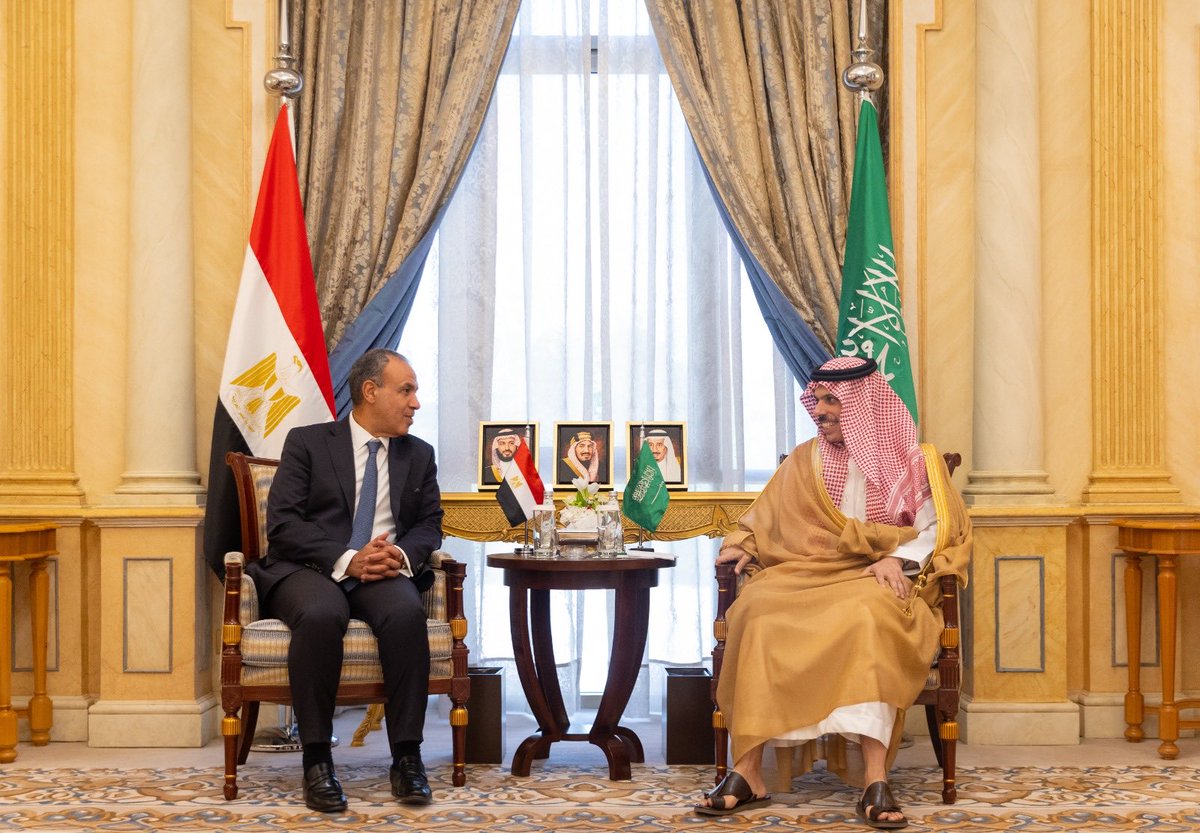 وزير الخارجية السعودي يتلقى اتصالاً من نظيره المصري حول الأوضاع الإقليمية