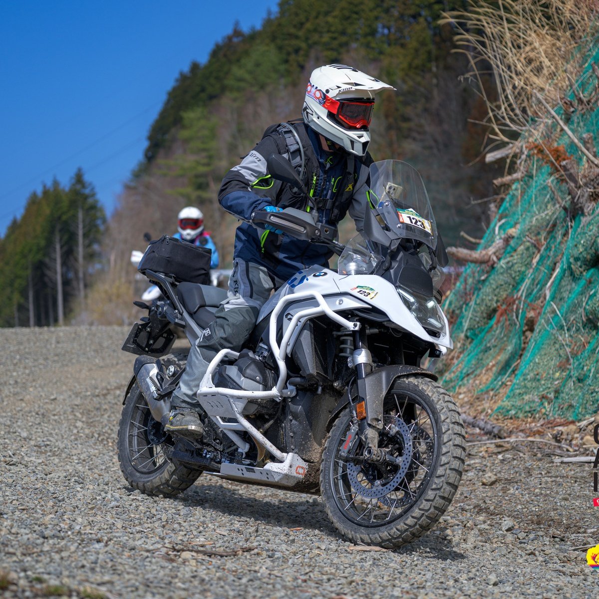 totosama1972's tweet image. バイク乗ってる写真
好きなのよね
当然、撮って下さった方の技術が
有った上で
ヘルメット
ゴーグル
ウェア
バイク
それがかっこよければ
格好良く見えるから😊
#KILM
#ariete
#R1300GSASA