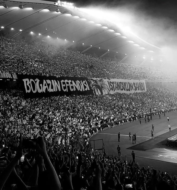 zeybyrktrr's tweet photo. 🚨 FİFA en çok taraftara sahip kulüpleri açıkladı.!

- Real Madrid 88.3 M 
- Barcelona 81.2 M 
- Manchester City 72.5 M  
- Beşiktaş 53.7 M  
- Bayern Münih 44.4 M 

Beşiktaş, Bayern Münih geçerek İlk 5e Giren ilk Türk takımı oldu! https://t.co/Rz5DSYYG5M