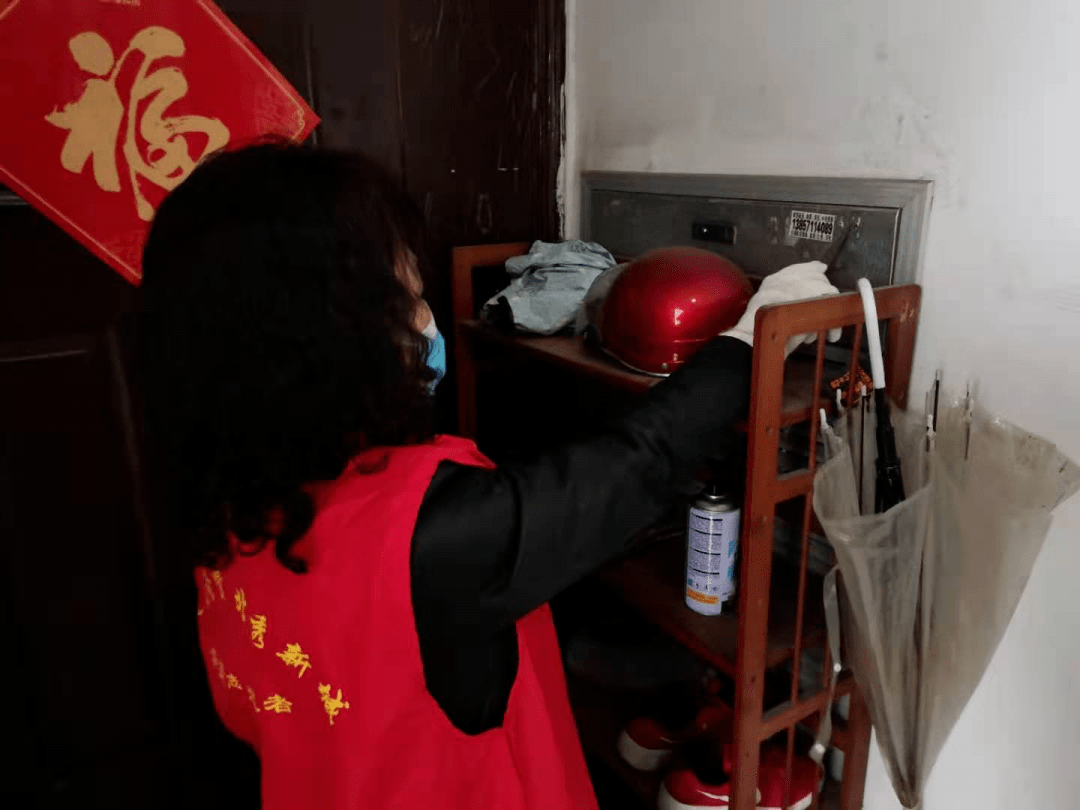 Furkiturki3521's tweet image. Spent the weekend sorting books for a local community library! Helped organize 200+ volumes, met amazing volunteers, and got to chat with kids excited about new reading materials. Small acts, big smiles  #VolunteerLife #CommunityLove