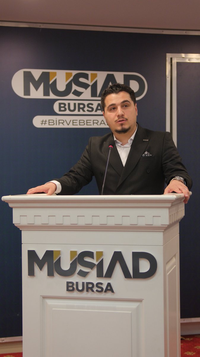 GENCMUSIADBURSA's tweet photo. Tecrübe Paylaşımı programımızın sonunda,
Genç MÜSİAD Bursa Başkanımız @smesihcil tarafından değerli katılımları ve ilham veren paylaşımları dolayısıyla Köfteci Yusuf Kurucusu Sn. Yusuf Akkaş’a hediye takdim edildi. Kıymetli katkıları için kendilerine teşekkür ediyoruz. https://t.co/lowbUfoLfq