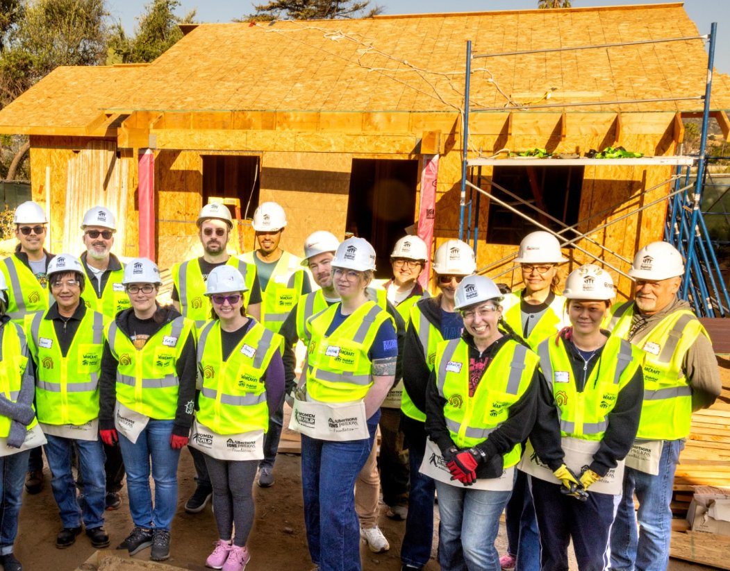 Habitat_org's tweet image. #DidYouKnow that @Blizzard_Ent is raising funds to support our work with every purchase of The Roofus Pack in World of @Warcraft? This week they also joined us on the build site in Altadena with @sgvHabitat!