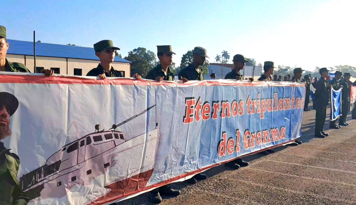 MilaXCuba's tweet photo. Con amor, con pasión, con orgullo y  donde sea necesario. El desfile por el 1ro de Mayo ya inicia en los campamentos, esta vez dedicado a los trabajadores motor impulsor de la Revolución, el compromiso es eterno, viva el 1ro de Mayo.
La Región Militar La Habana ya está de fiesta. https://t.co/PS3vYSPYXI