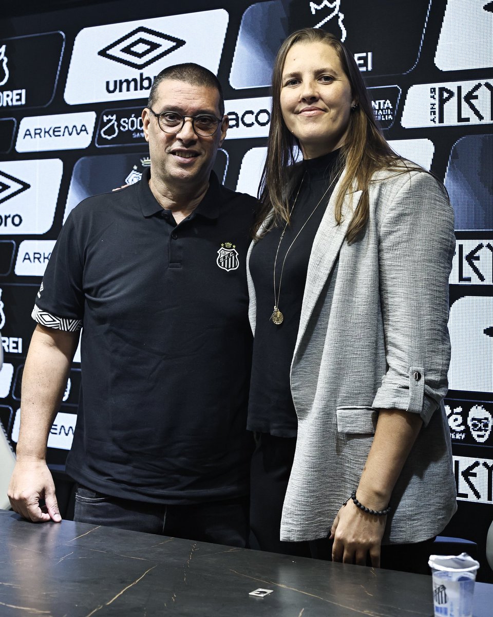 Os registros da coletiva de apresentação do novo técnico das #SereiasDaVila, Marcelo Frigerio. A entrevista completa está disponível na #SantosTVNovibet. 🎙️