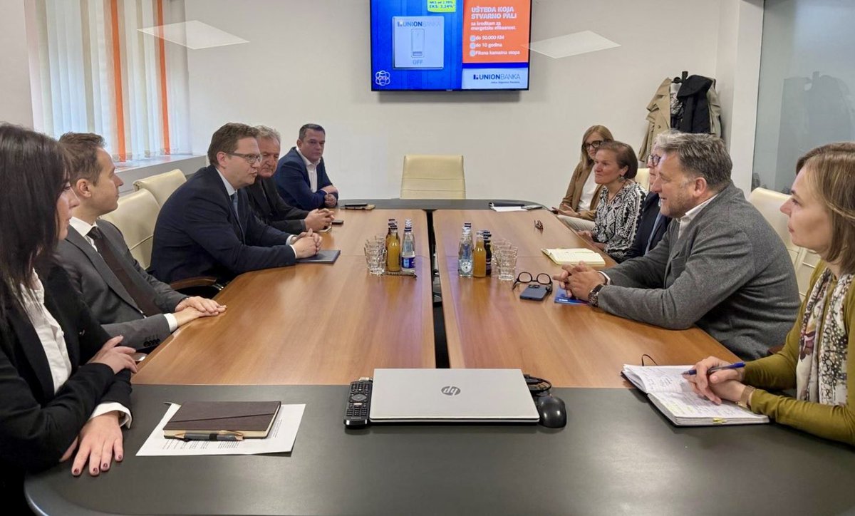 renaudmeyer's tweet image. Advancing #GreenFinance in #BiH🇧🇦 with #UnionBanka &amp;amp; #Sweden🇸🇪, @UNDPBiH is supporting SMEs to invest in energy efficiency &amp;amp; renewable energy through innovative financing solutions #GreenTransition