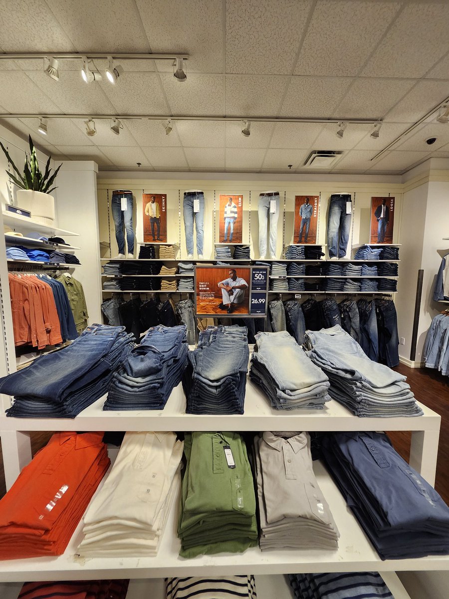 LBVFS's tweet image. Tommy Hilfiger at the Lake Buena Vista Factory Stores.

30 – 70% OFF Entire Store!!!
Great deals throughout the store! Exclusions apply. Sale is subject to change. #deals #promo #shopnow #style #tommyhilfiger
