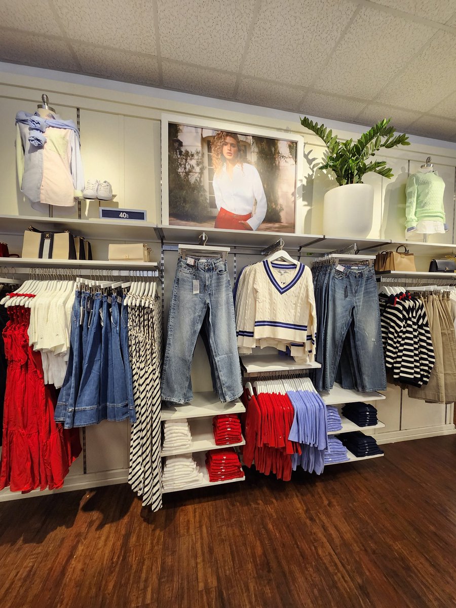 LBVFS's tweet image. Tommy Hilfiger at the Lake Buena Vista Factory Stores.

30 – 70% OFF Entire Store!!!
Great deals throughout the store! Exclusions apply. Sale is subject to change. #deals #promo #shopnow #style #tommyhilfiger