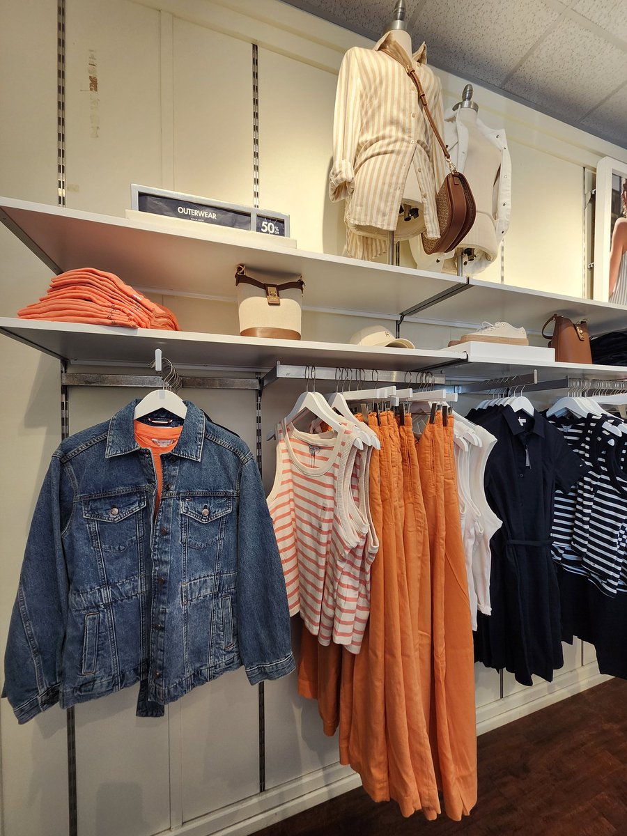 LBVFS's tweet image. Tommy Hilfiger at the Lake Buena Vista Factory Stores.

30 – 70% OFF Entire Store!!!
Great deals throughout the store! Exclusions apply. Sale is subject to change. #deals #promo #shopnow #style #tommyhilfiger