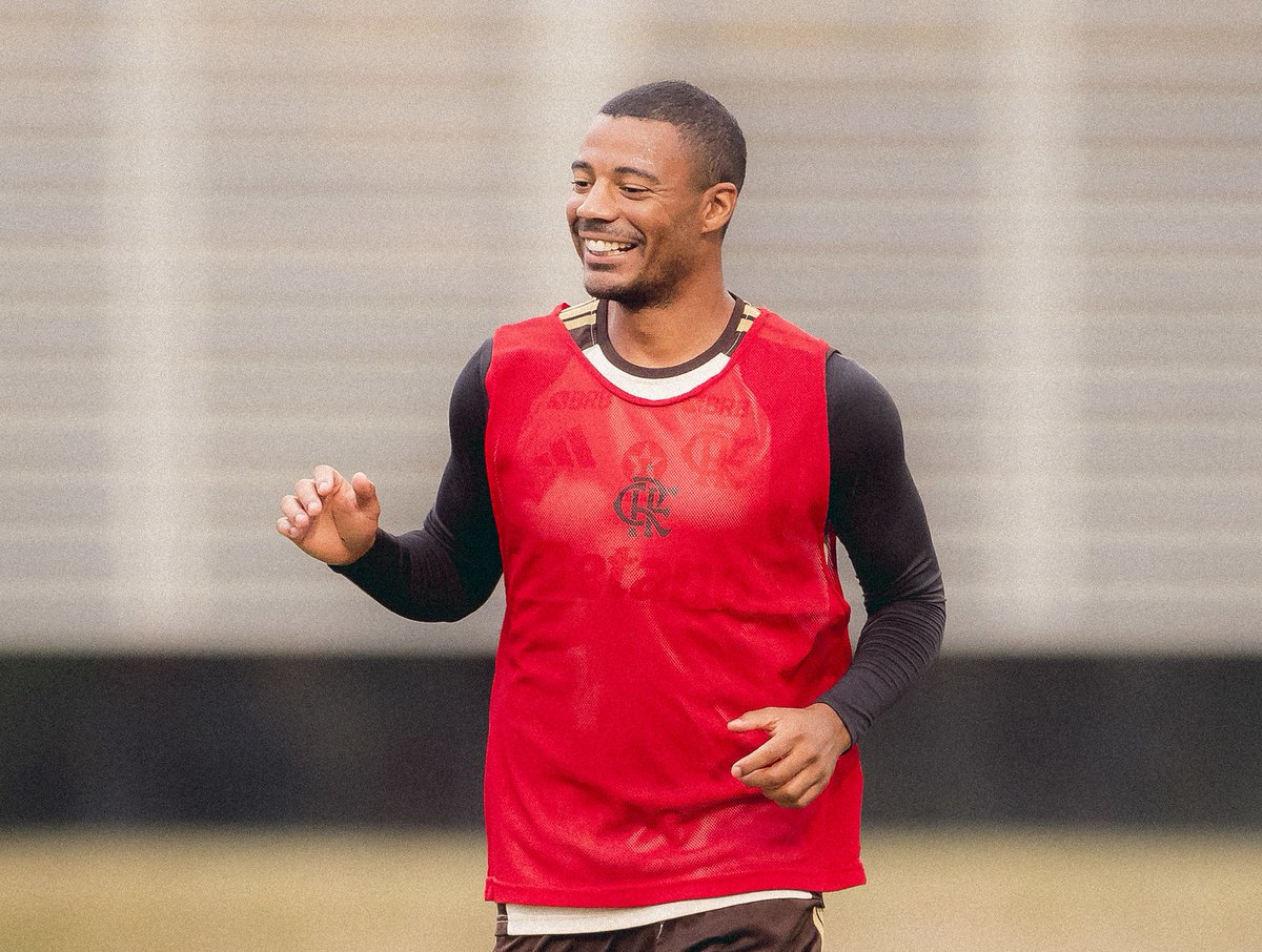 Sem Lucas Paquetá e Arrascaeta, o Flamengo deve ir a campo contra o Vasco, com De La Cruz como um 10, no River Plate e no Uruguai ele já fez essa função várias vezes. Na verdade, ele sempre jogou assim, mas chegou ao Flamengo como volante.