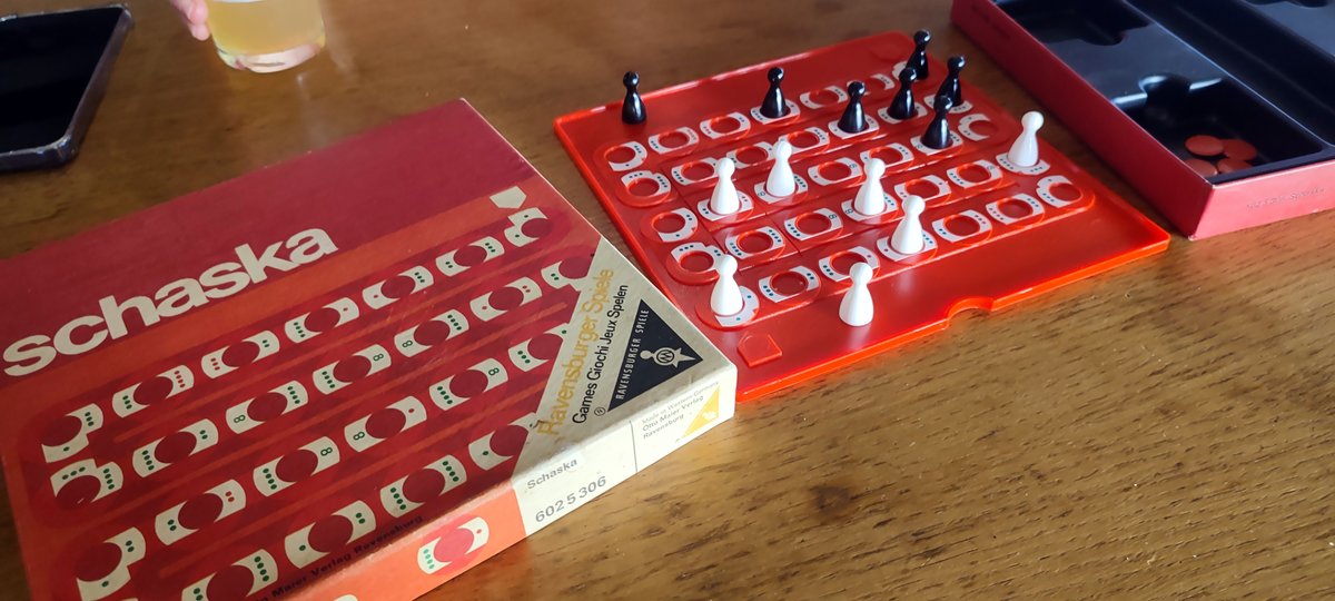 occitel's tweet image. Schaska (1973) = preuve que le retrogaming ne se limite pas aux consoles 🎲
 Spoiler : je perds autant qu’à un jeu moderne 😅

#Retrogaming #BoardGame #Vintage #silicium